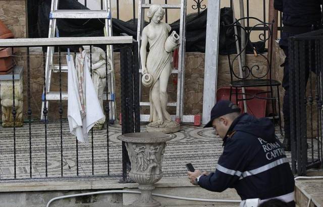 Italian Police Confiscates Villas Belonging To Gypsy Mafia