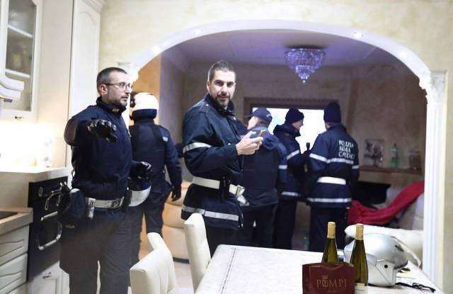 Italian Police Confiscates Villas Belonging To Gypsy Mafia