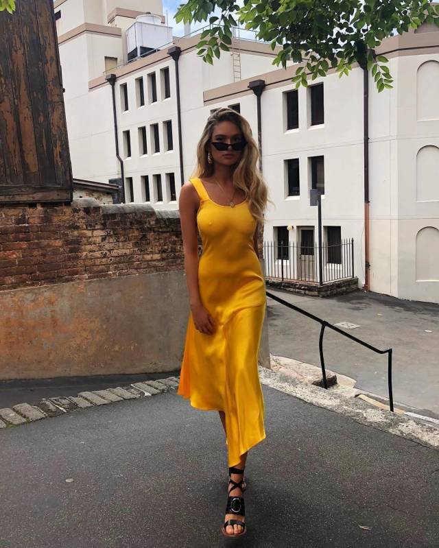 Lookout Boys…Here Come the Babes in Tight Dresses