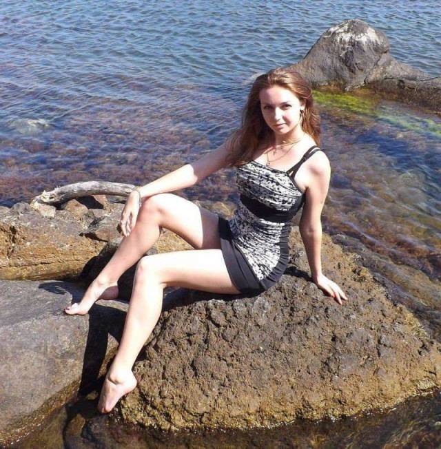 Lookout Boys…Here Come the Babes in Tight Dresses