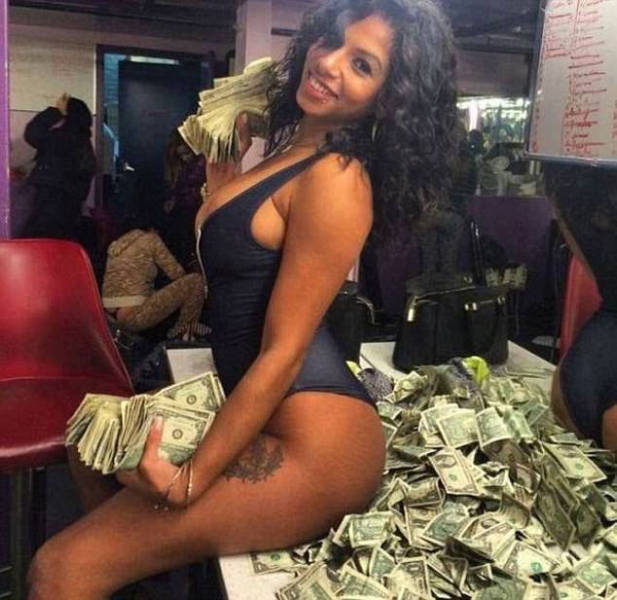 Do You Think These Strippers Bathing In Banknotes Are Really That Rich?