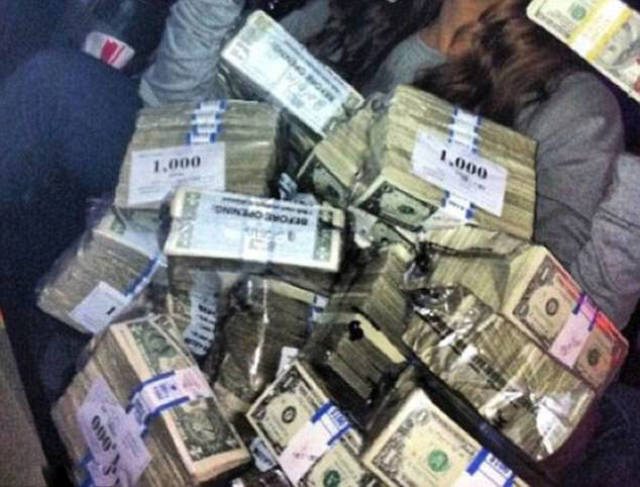Do You Think These Strippers Bathing In Banknotes Are Really That Rich?