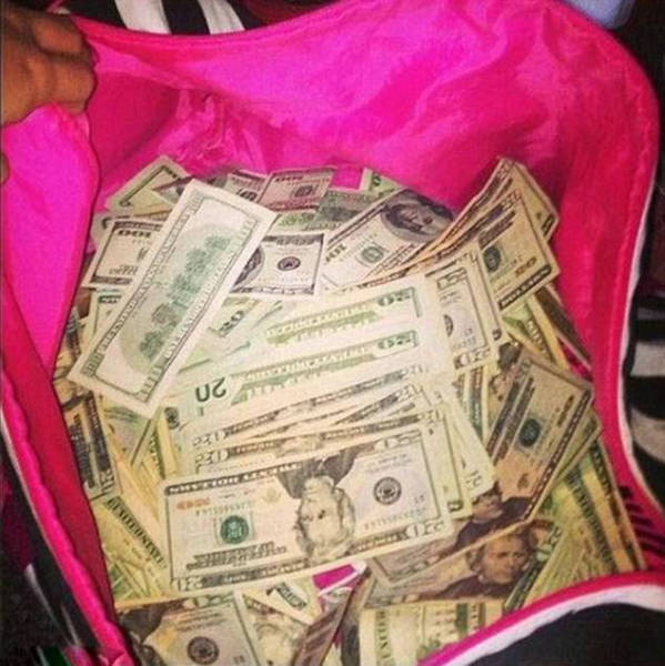 Do You Think These Strippers Bathing In Banknotes Are Really That Rich?