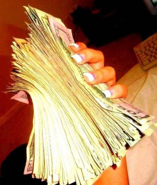 Do You Think These Strippers Bathing In Banknotes Are Really That Rich?