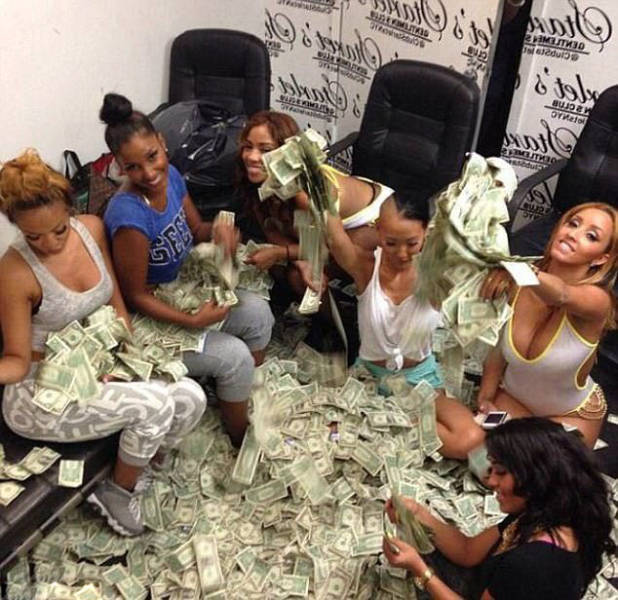 Do You Think These Strippers Bathing In Banknotes Are Really That Rich?