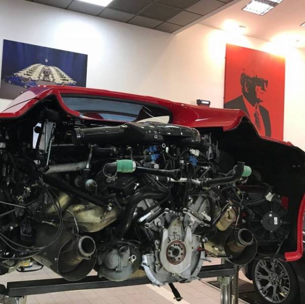Just Fixing A Ferrari F50…