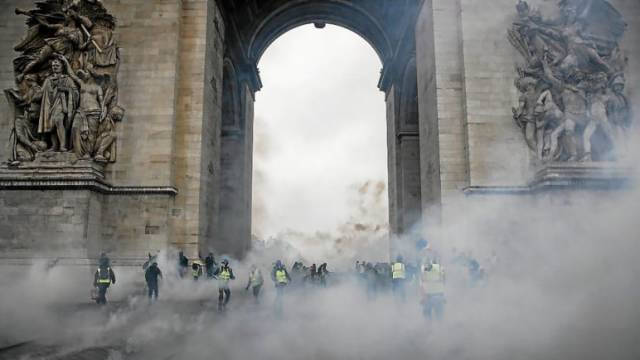 French Riots Are Pretty Epic