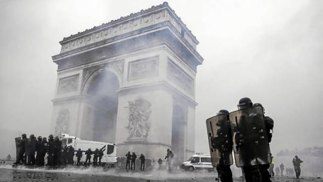 French Riots Are Pretty Epic