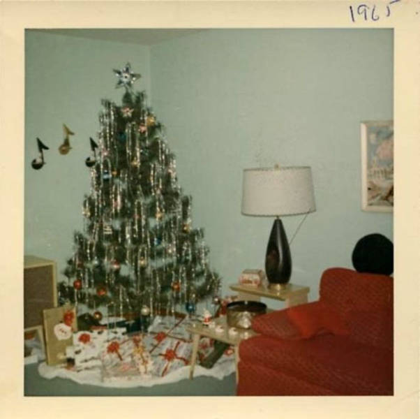 Christmas Décor Was Kinda Different Back In The 50’s And 60’s