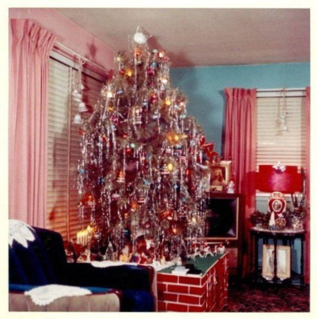 Christmas Décor Was Kinda Different Back In The 50’s And 60’s