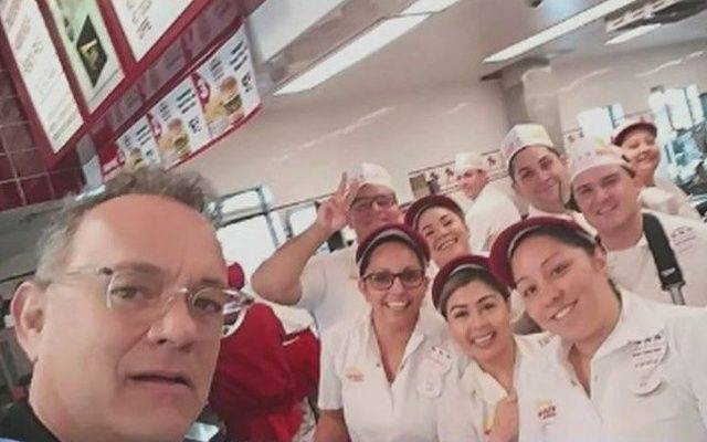 Tom Hanks Surprised Fans With An Unexpected Visit At “In-N-Out Burger” And Paid For Their Lunch