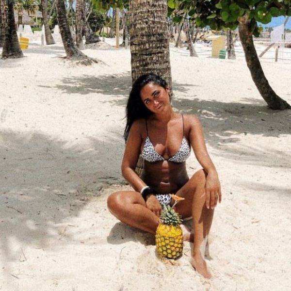 Girls Love Pineapples And We Love Girls!