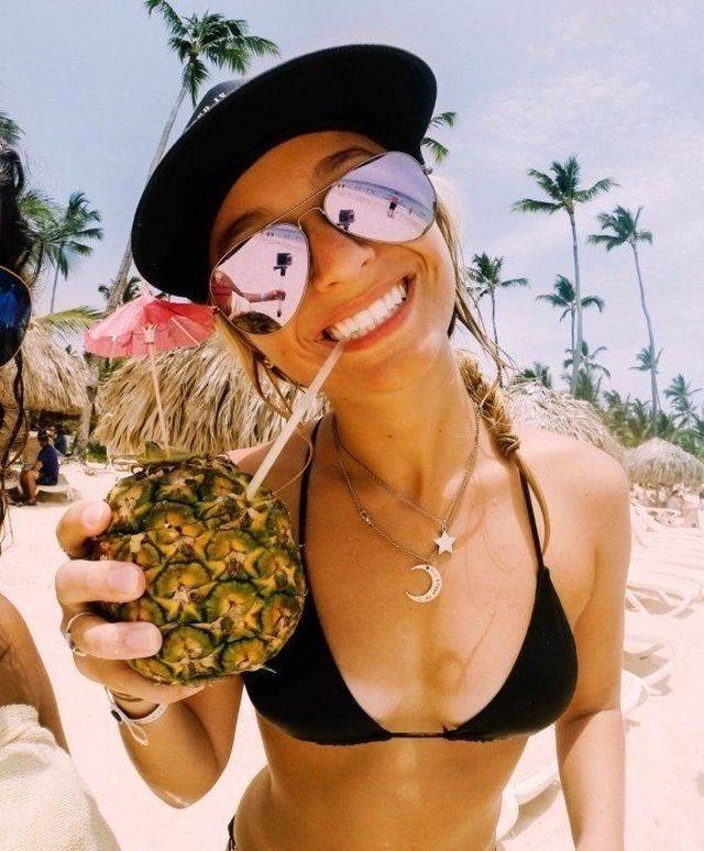 Girls Love Pineapples And We Love Girls!