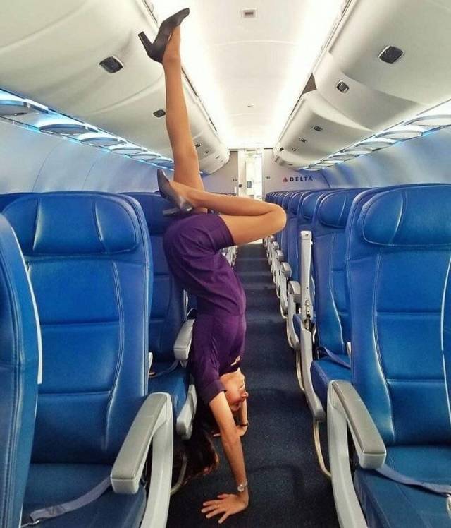 Flight Attendants In Compromising Positions Will Make You Wanna Fly 29 Pics