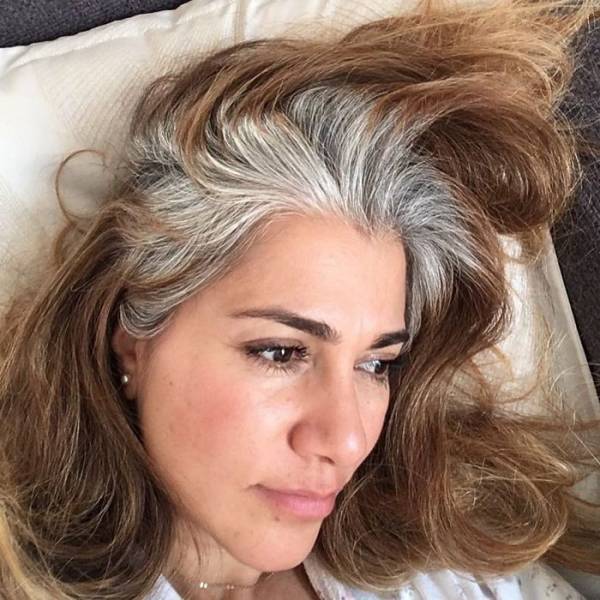 Women With Natural Gray Hair Are In Trend Again 640 33 