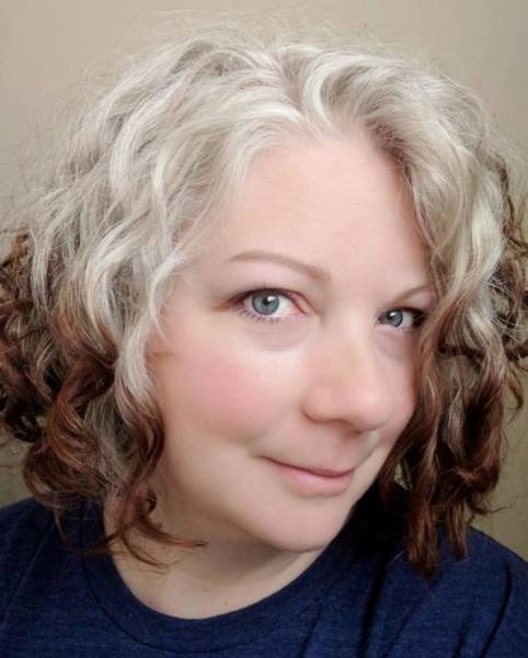 Women With Natural Gray Hair Are In Trend Again 50 Pics Picture