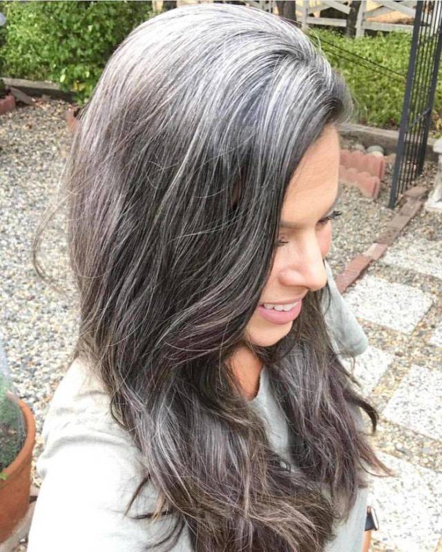 Women With Natural Gray Hair Are In Trend Again! (50 pics) - Izismile.com
