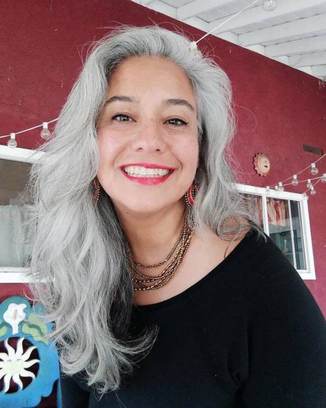 Women With Natural Gray Hair Are In Trend Again!