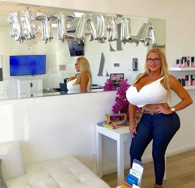 5-Kilo Boobs Can Make You Very Popular On The Internet