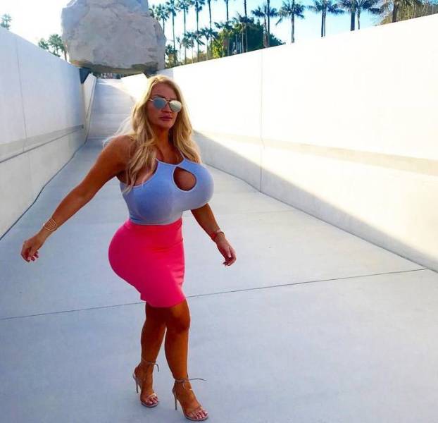 5-Kilo Boobs Can Make You Very Popular On The Internet