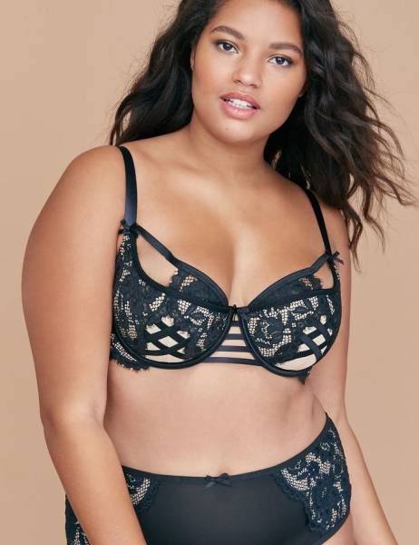Rihanna’s New Lingerie Line Is VERY Different For Thin And Plus-Size Models, And Plus-Size Women Are Not Pleased
