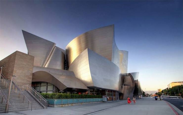Frank Gehry Is Both An Architect And A Magician