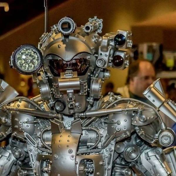 Artist Turns Himself Into Real Robots!