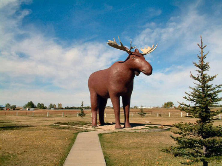 Canada Just Can’t Tolerate Norway Having The Tallest Moose Statue In