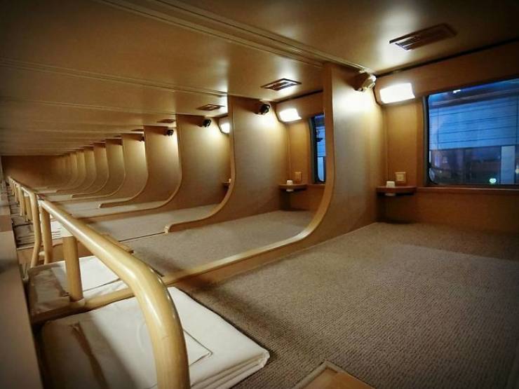 How Japan’s Sleeper Trains Look From The Inside