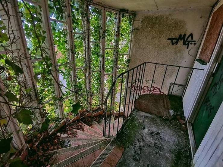 Abandoned Sites Are Both Terrifying And Hypnotizing