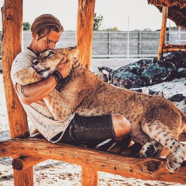 Swiss Man Gets Rid Of Everything He Had And Moves To Africa To Help Animals