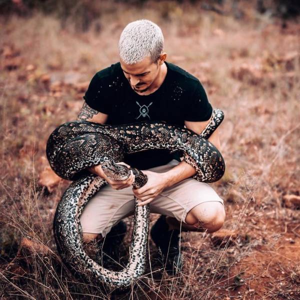 Swiss Man Gets Rid Of Everything He Had And Moves To Africa To Help Animals