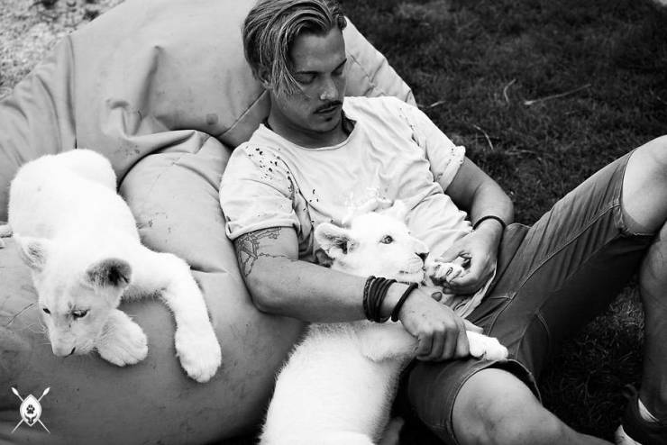 Swiss Man Gets Rid Of Everything He Had And Moves To Africa To Help Animals