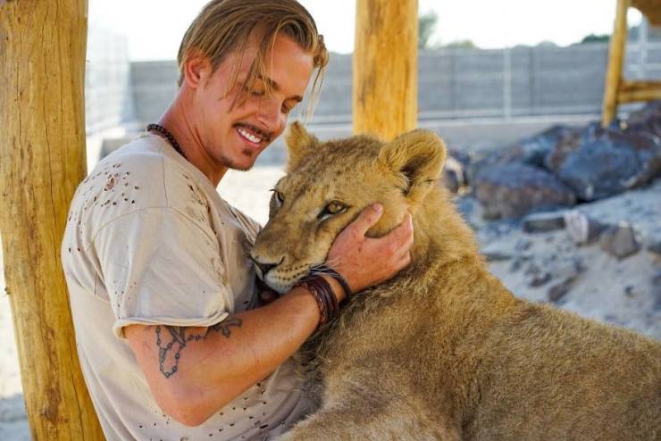 Swiss Man Gets Rid Of Everything He Had And Moves To Africa To Help Animals