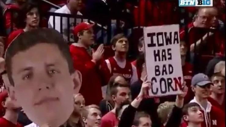 Sports Fans Gotta Be Original With Their Signs