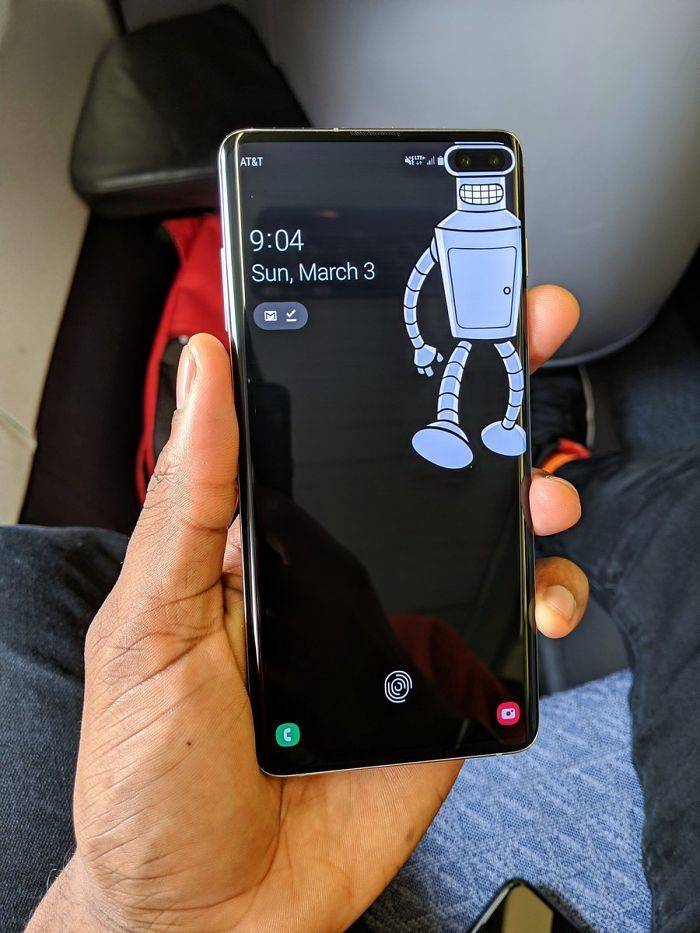 New Samsungs Need Wallpapers To Mask Camera Holes