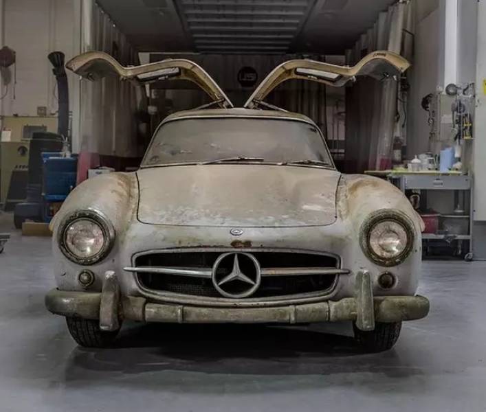 Mercedes Benz Was Forgotten In An Abandoned Barn