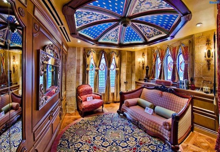 There Is A Hidden Princess Suite In Disney World’s Cinderella Castle