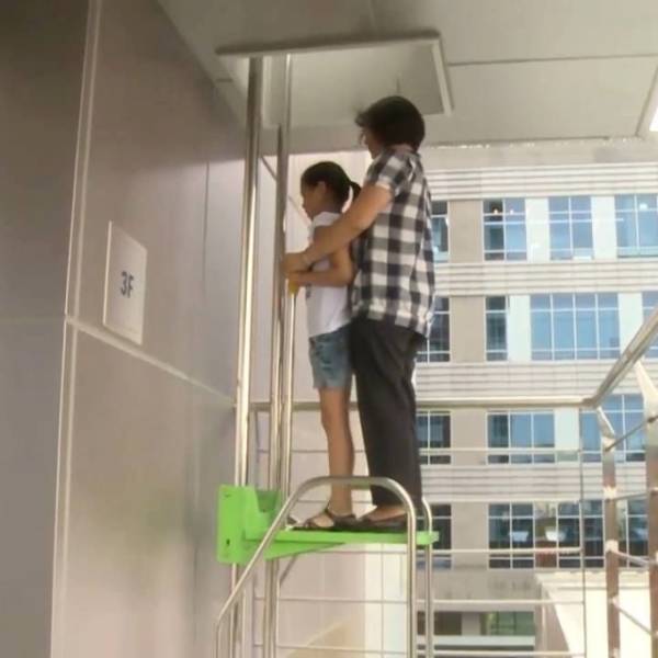 This Emergency Evacuation Lift Could Become A Real Life-Saver