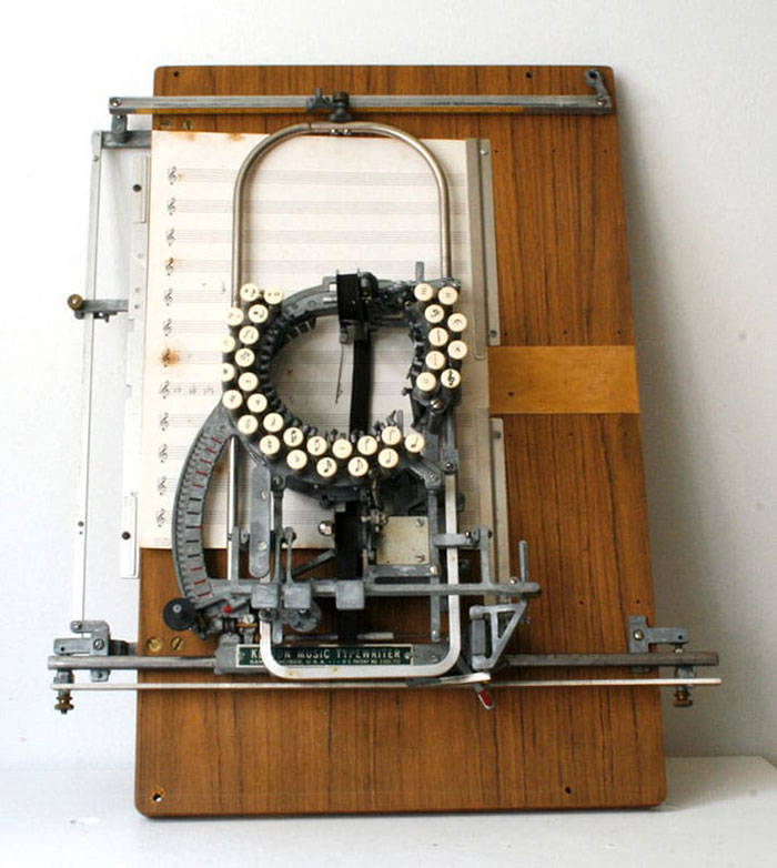 Ez nem a szokásos írógéped.  Ez egy zenei írógép!