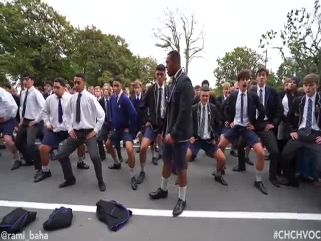 New Zealand Students Honor The Victims Of The Shootings With A Haka