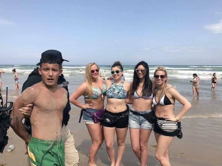 Photobombers Who Couldn’t Care Less About Your Perfect Photos