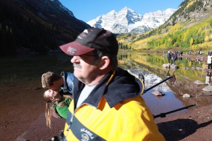 Photobombers Who Couldn’t Care Less About Your Perfect Photos