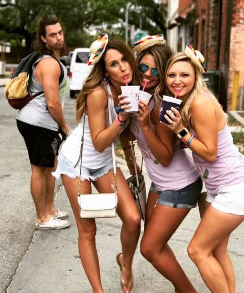Photobombers Who Couldn’t Care Less About Your Perfect Photos