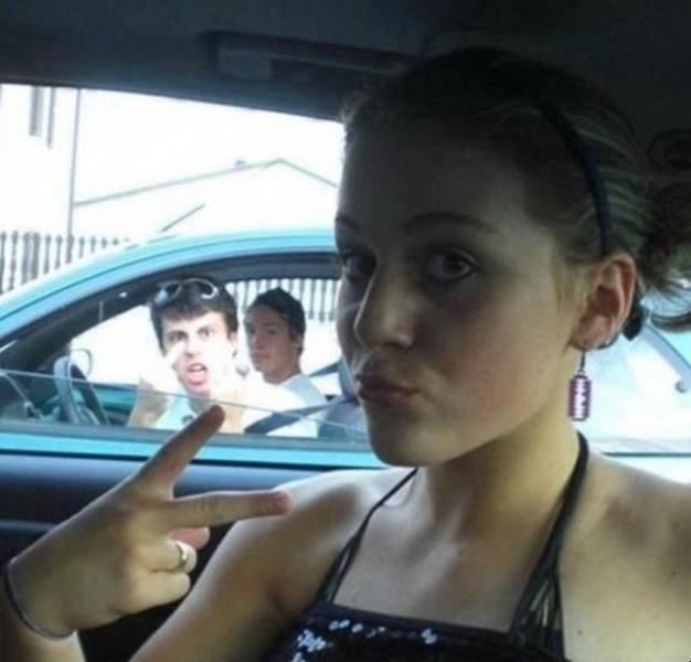 Photobombers Who Couldn’t Care Less About Your Perfect Photos