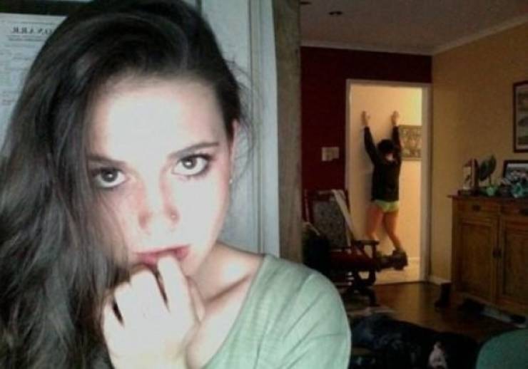 Photobombers Who Couldn’t Care Less About Your Perfect Photos