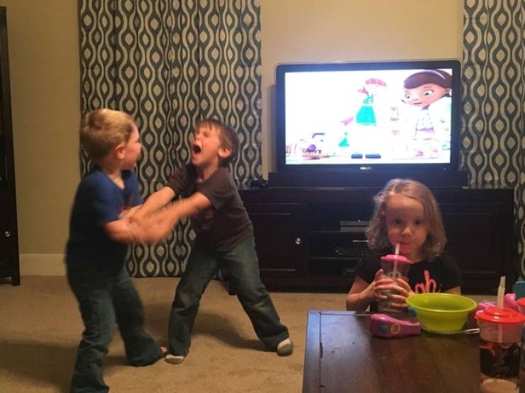 Photobombers Who Couldn’t Care Less About Your Perfect Photos