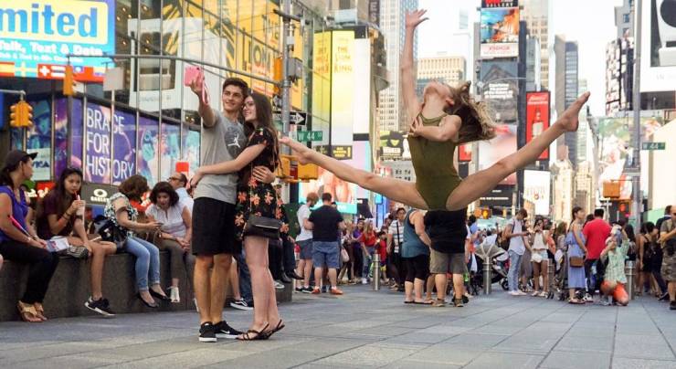 Photobombers Who Couldn’t Care Less About Your Perfect Photos