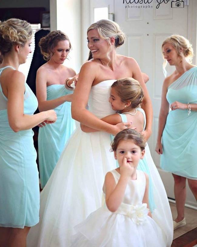 Photobombers Who Couldn’t Care Less About Your Perfect Photos