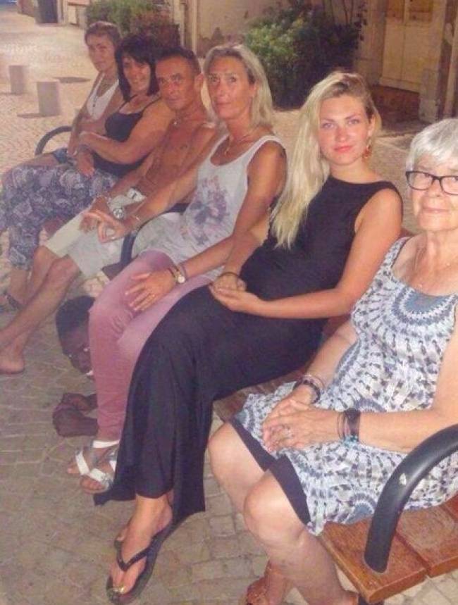 Photobombers Who Couldn’t Care Less About Your Perfect Photos